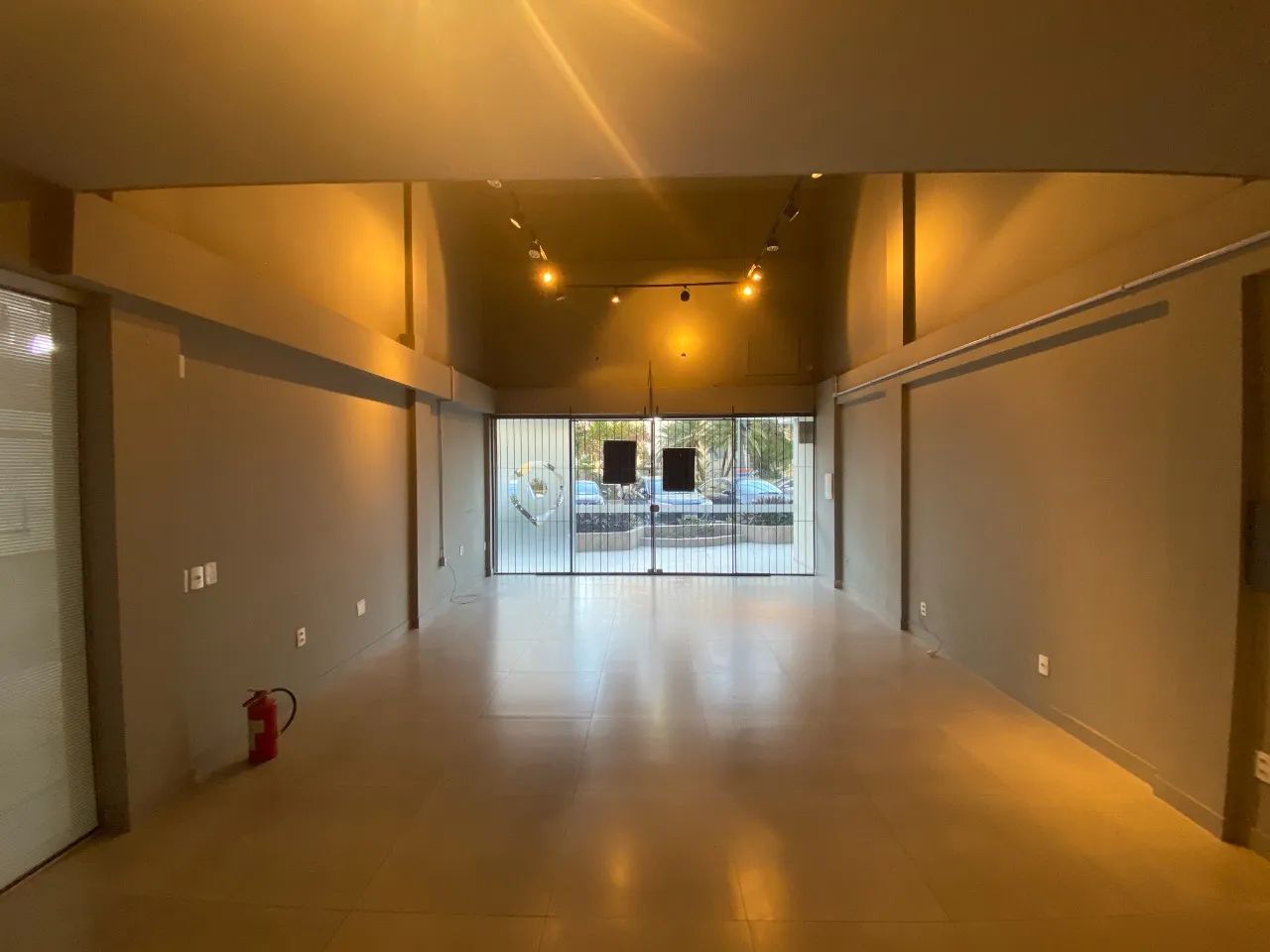 Ótima Loja Com 99m² De Área Privativa No Bairro Trindade! - Foto 4