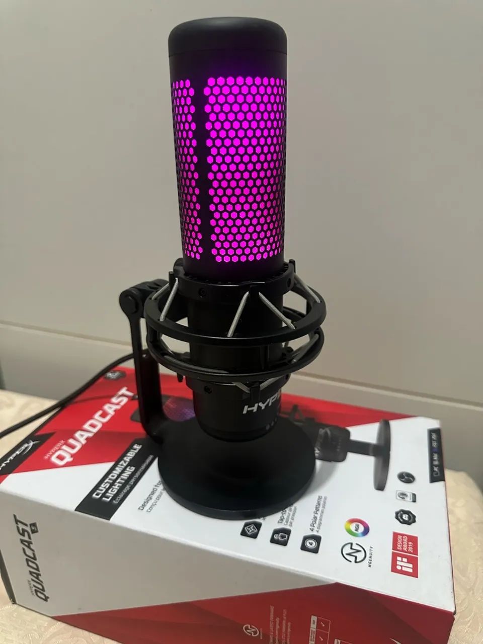Microfone hyperx quadcast s Muito novo