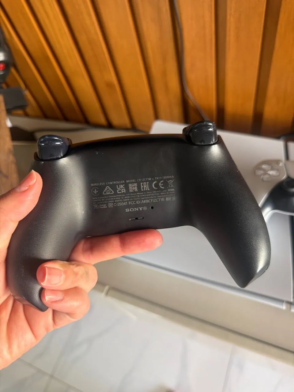 Ps5 com 2 controles e base recarregavel  - Foto 4