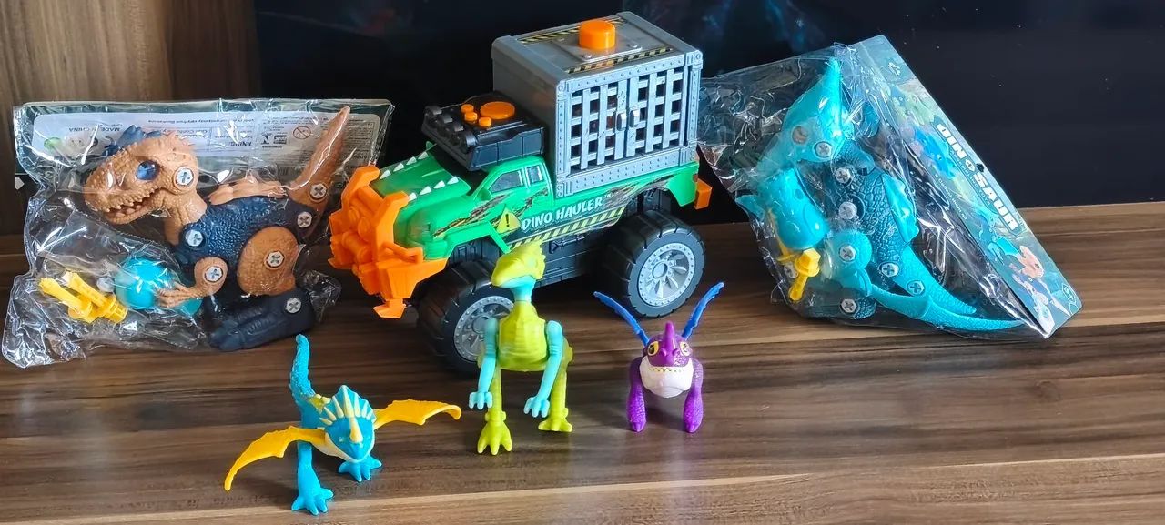Kit Dinossauro com veículo Road rippers