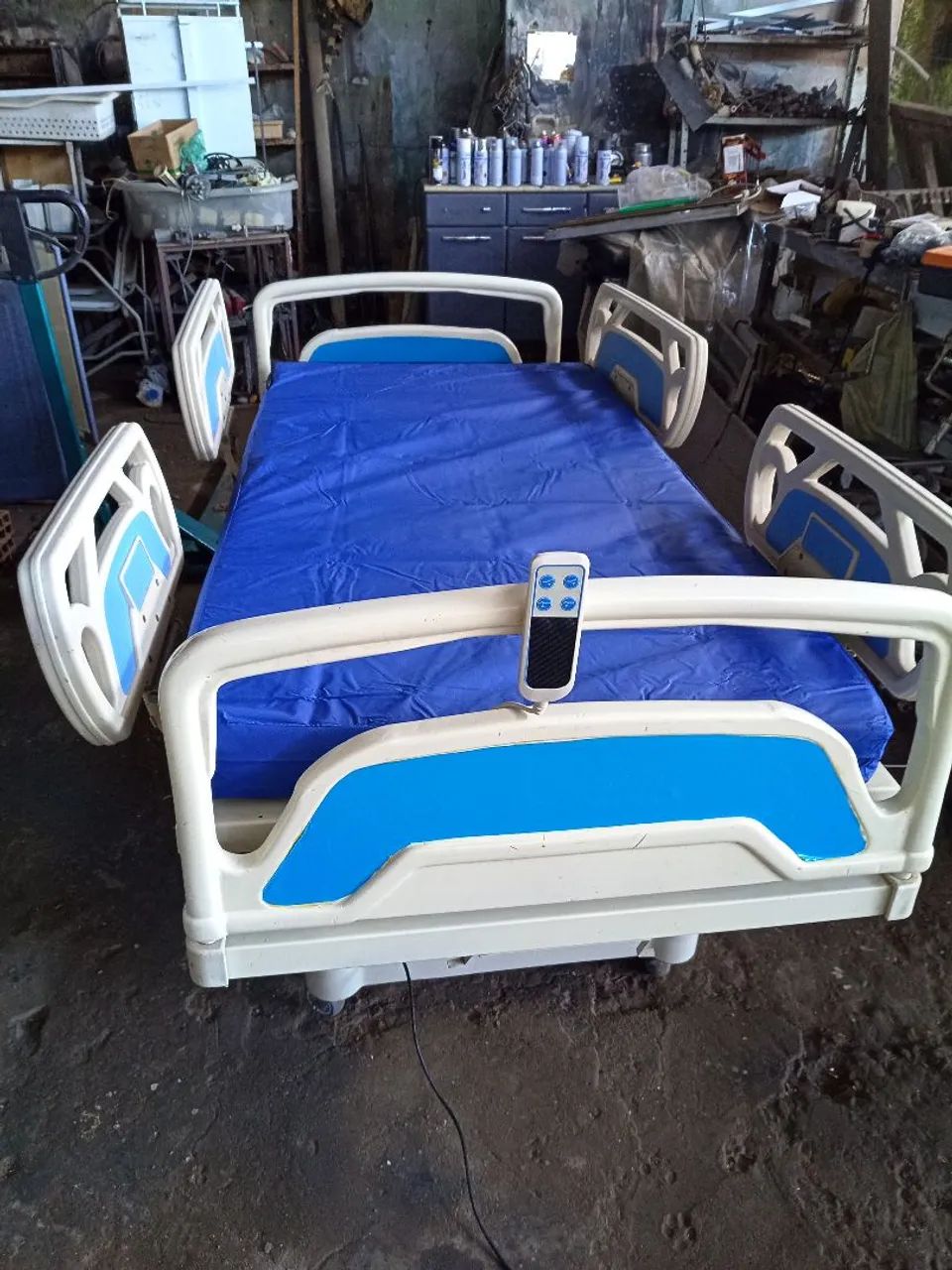 Camas hospitalar elétrica com 4 movimentos com colchão usado com capa nova - Foto 2