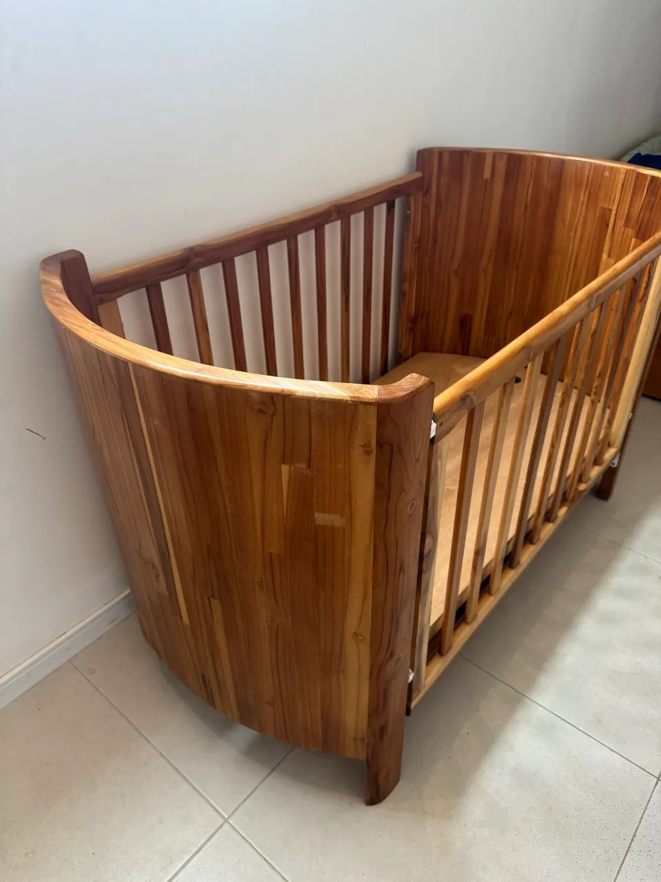 Vendo berço grande de madeira, novo.  - Foto 5