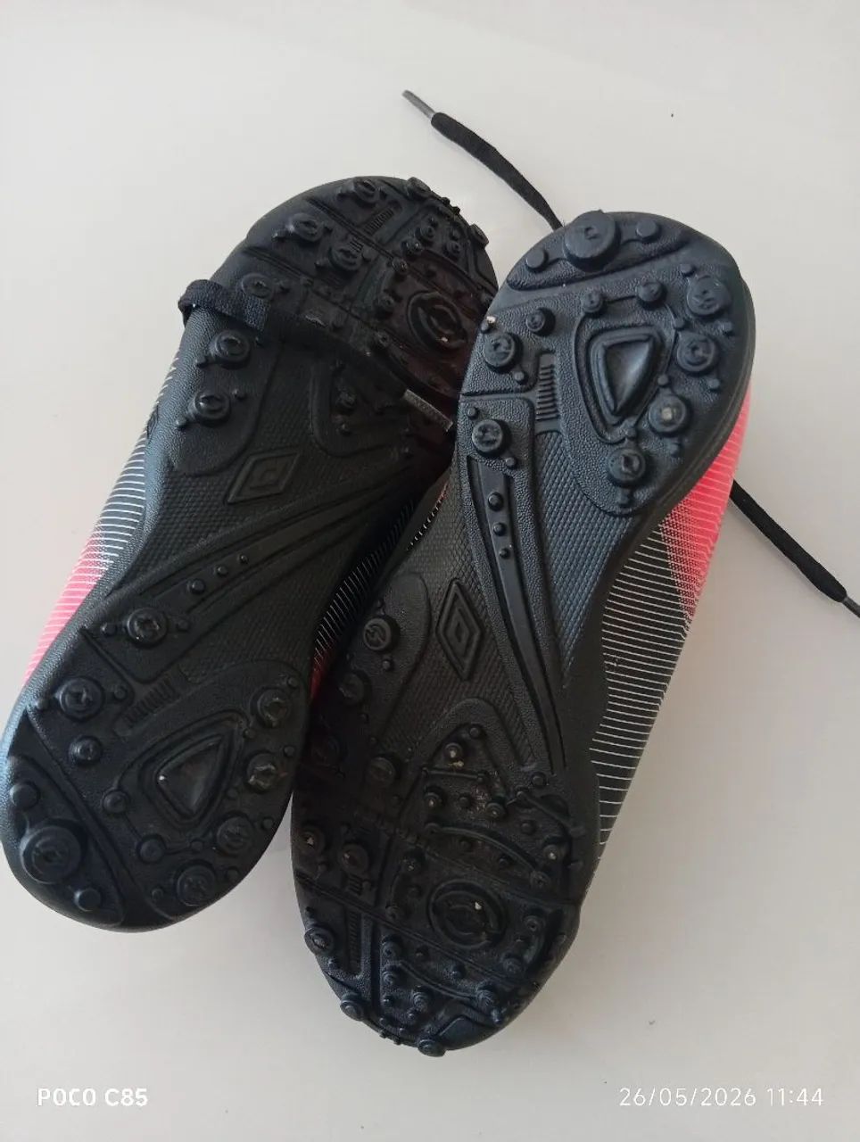 Chuteira umbro tamanho 35 - Foto 3