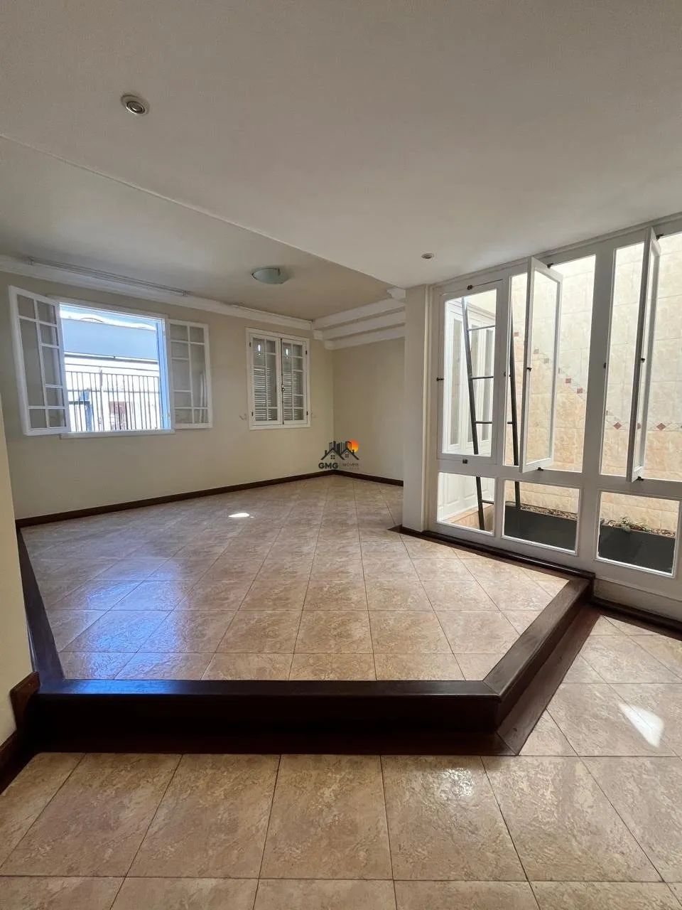 Casa com suítes, hidromassagem e closet - Foto 2