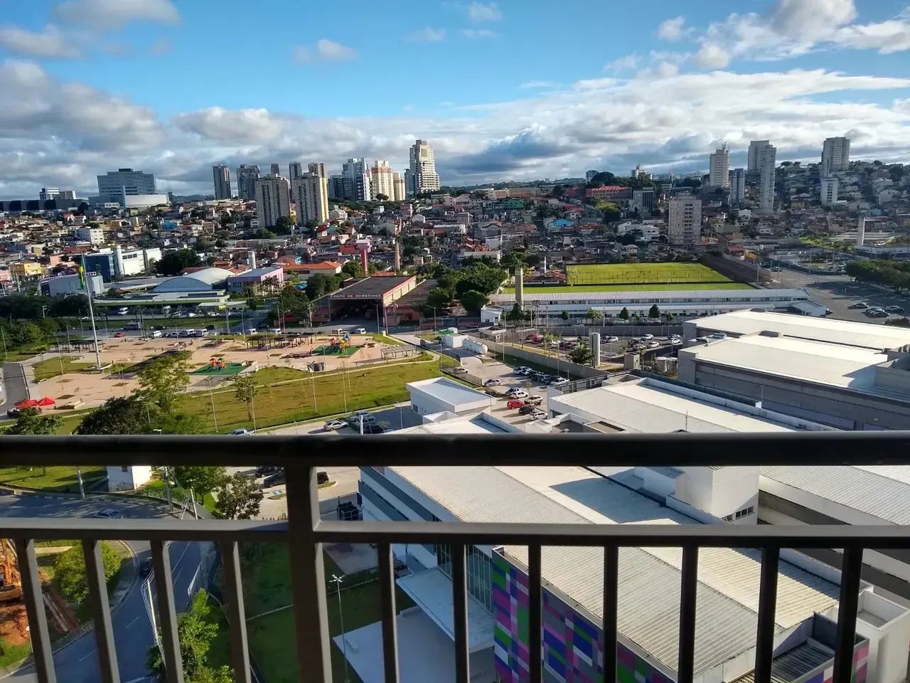 2 Dorms. Próximo ao Pq.