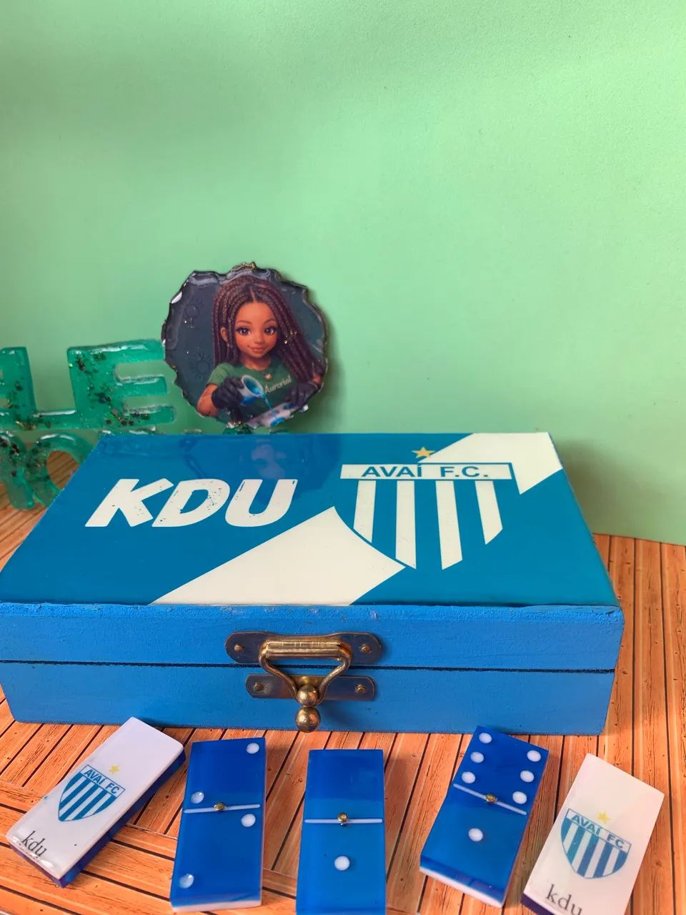 Jogo de dominó personalizado em resina com caixa mdf - Foto 3
