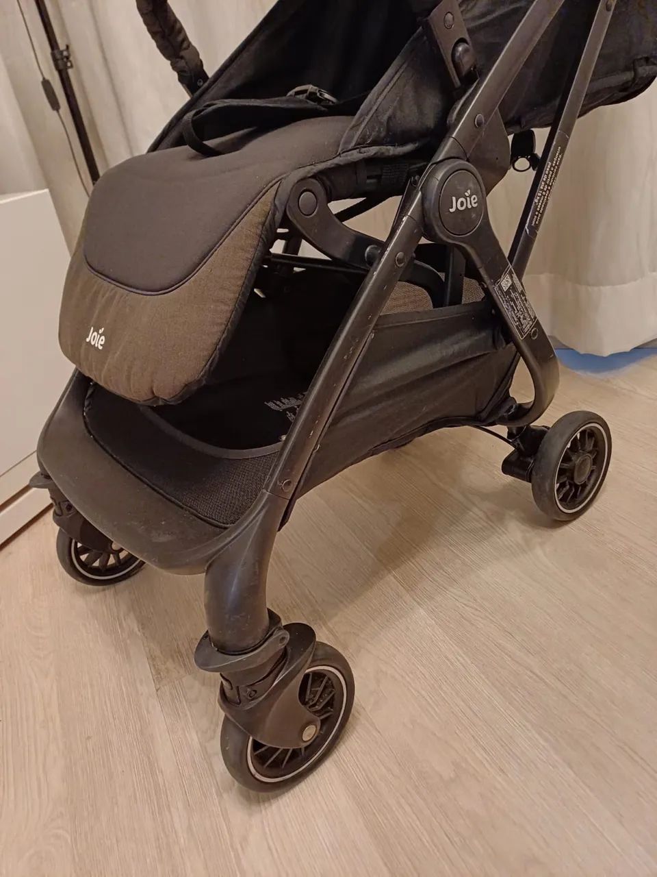 Carrinho de Bebê Joie Tourist - Ultra Leve Compacto e Higienizado - Excelente estado - Foto 3