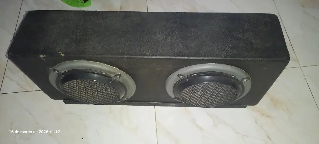 Caixa de som subwoofer selada