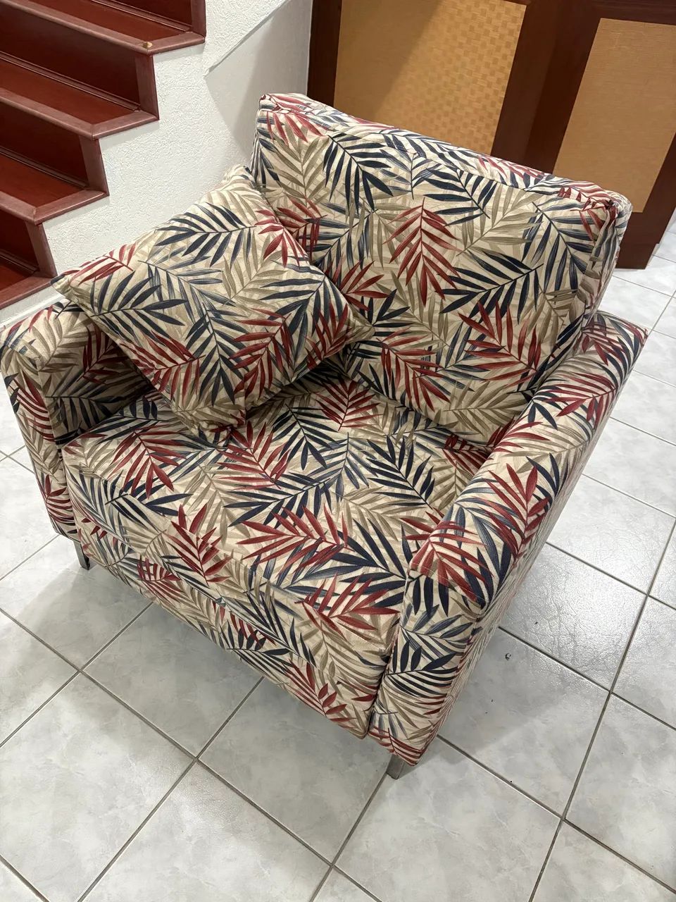 2 Poltronas Decorativas Estofadas com Almofadas | Design Moderno - Foto 5