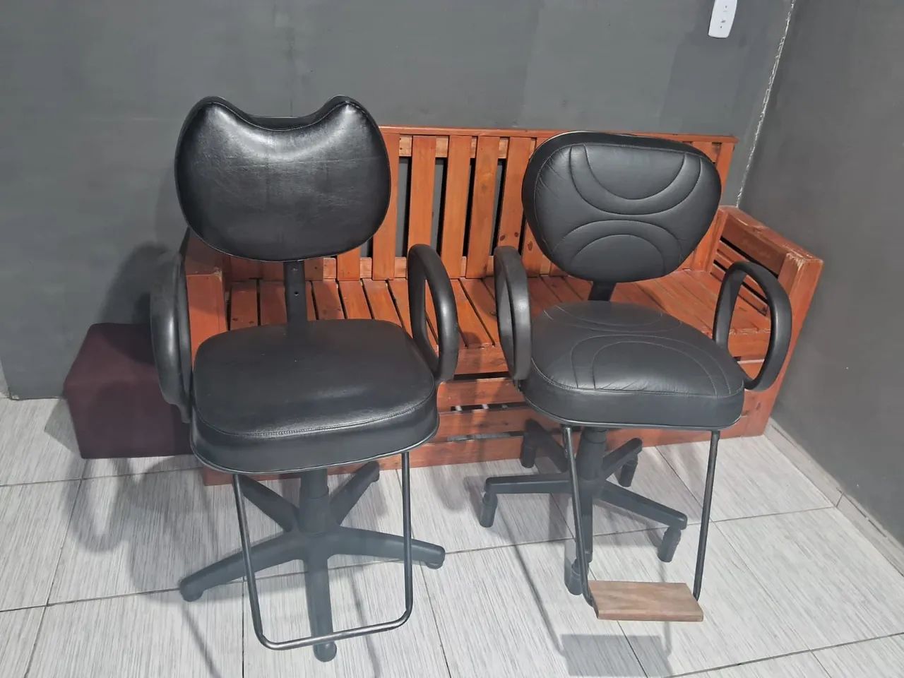 Vende-se duas cadeiras para barbearia ou salão  - Foto 2