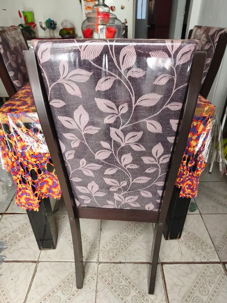 Vendo uma mesa de 4 cadeira  - Foto 2