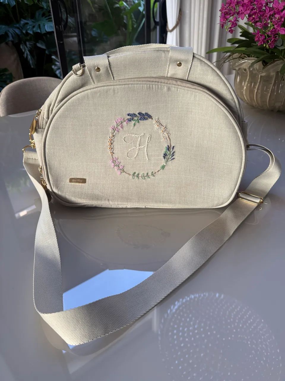 Bolsa maternidade bordada à mão 