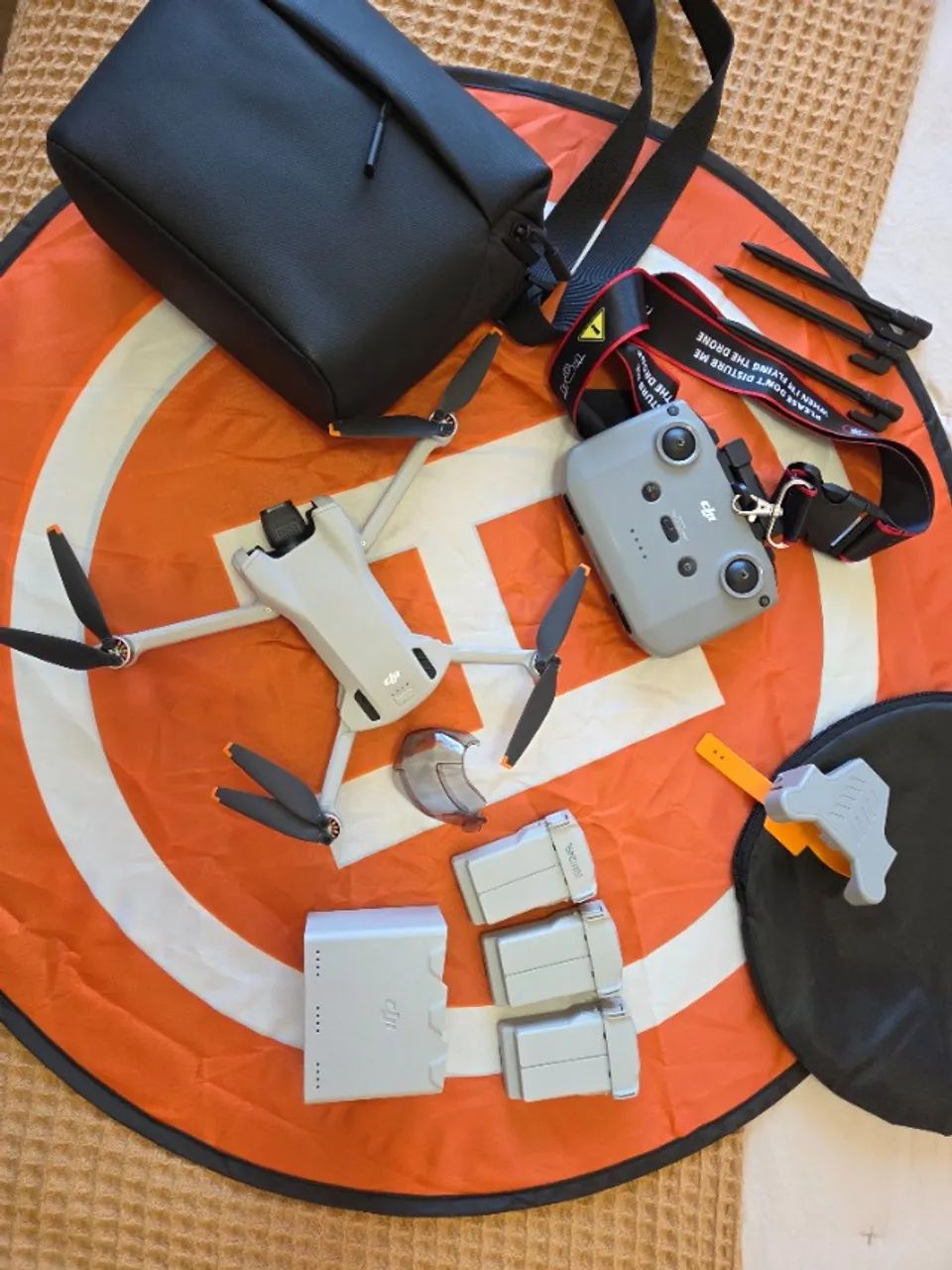 Drone Dji Mini 3 Kit Fly More Combo Plus C/ 3 Baterias de alta duração - Foto 2