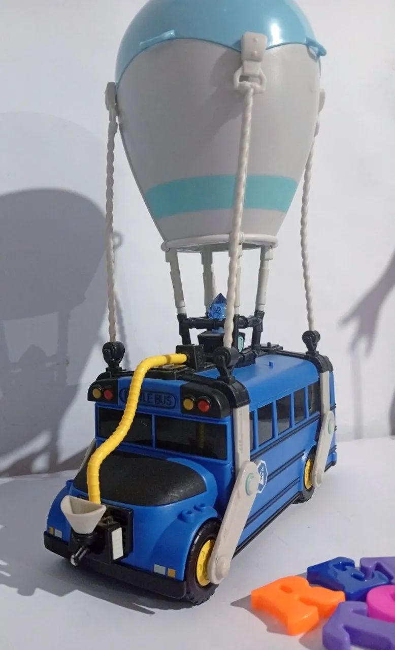BRINQUEDO ONIBUS DE BATALHA FORTNITE - Foto 3
