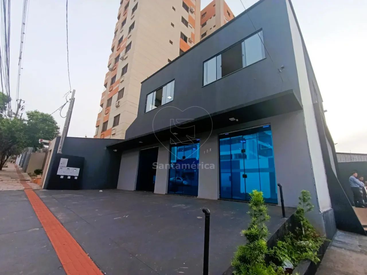 Sala comercial para locação no Centro de Londrina próximo da Avenida Leste Oeste - Foto 2
