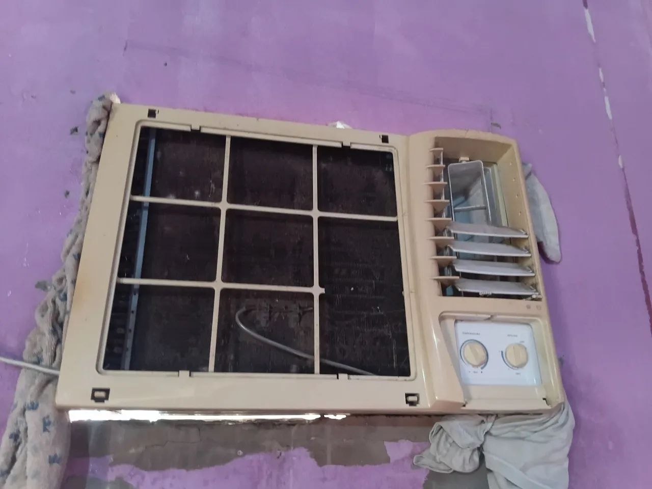 Vendo esse ar condicionado de caixa 