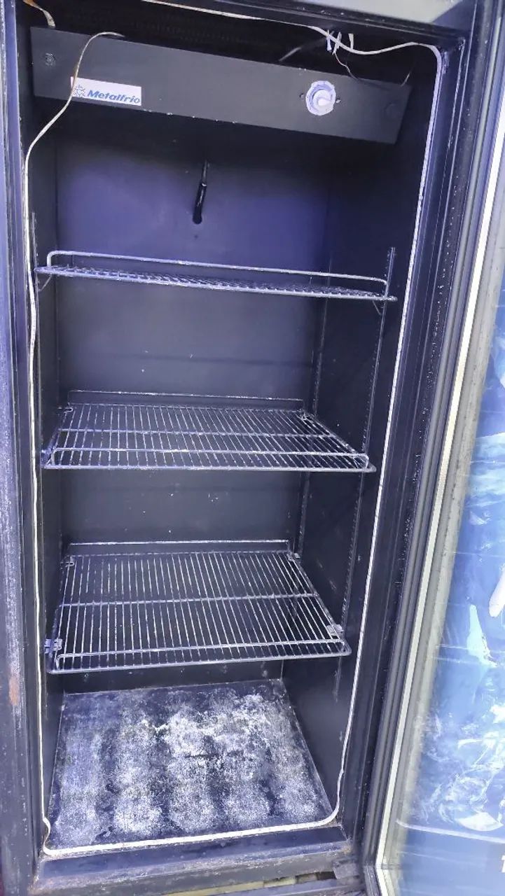 Expositor de refrigerante metalfrio com defeito  - Foto 5