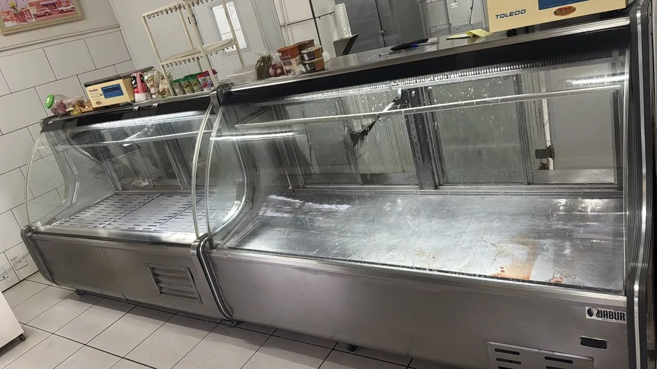 Vende-se balcão expositor 