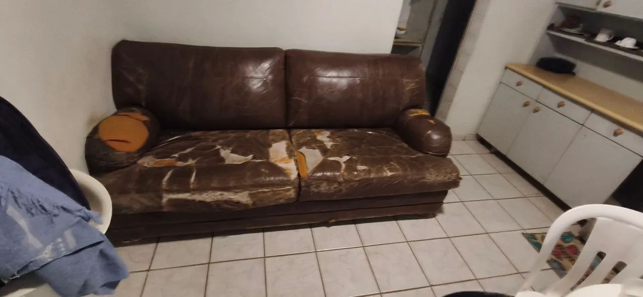 Vendo sofá (precisa de reforma)