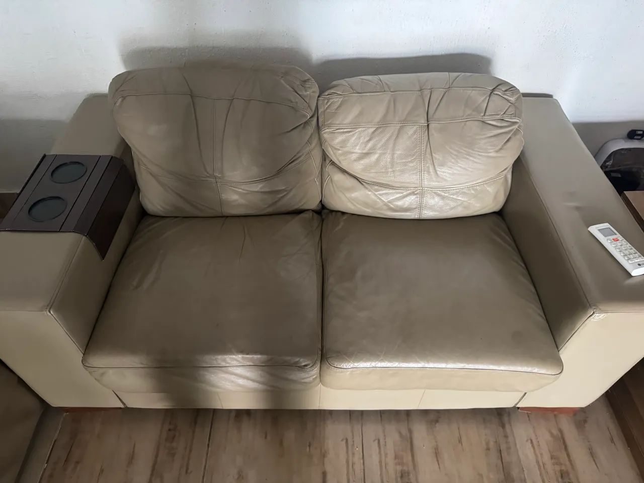 CONJUNTO SOFÁ DE COURO 3 e 2 lugares 