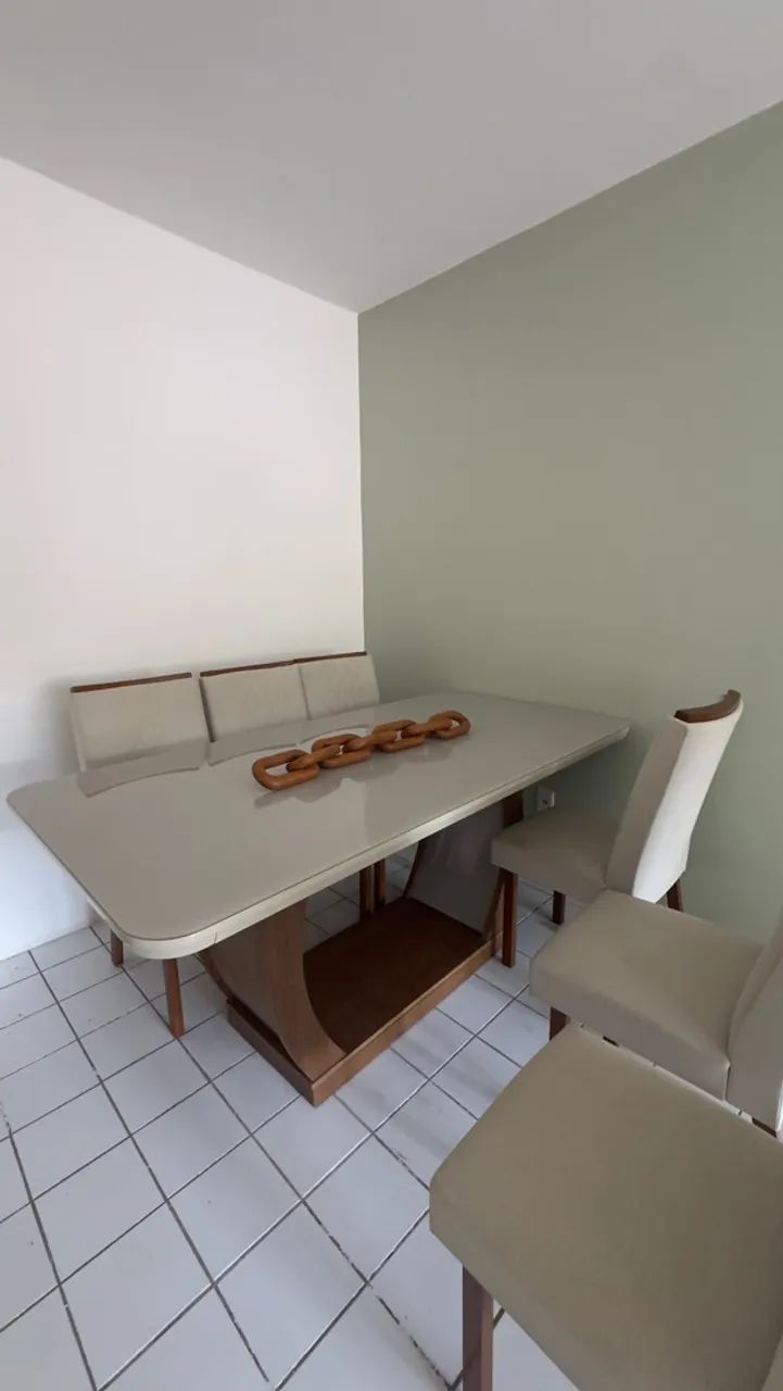Mesa de jantar com 6 cadeiras