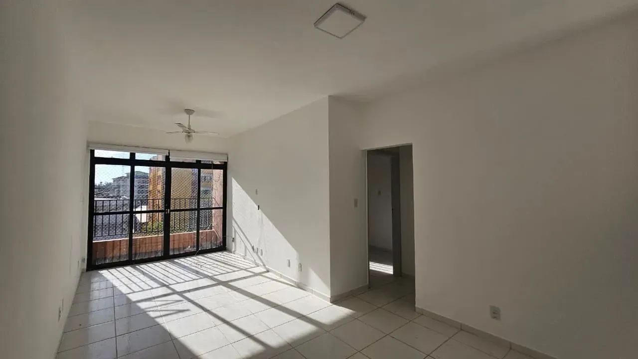 Apartamento Proximo a Av. do CPA com 02 Quartos.