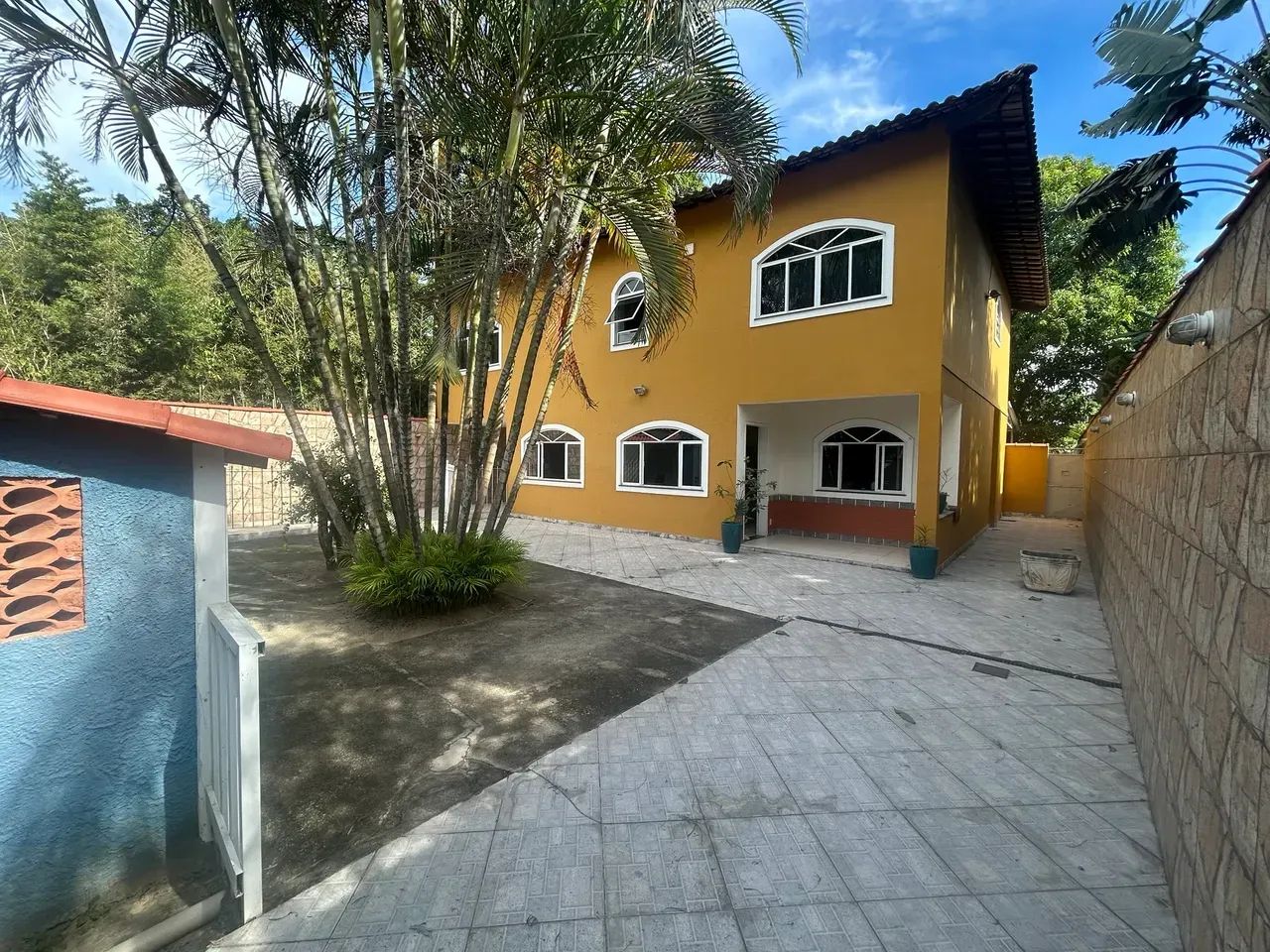 Sitio com Linda Casa 4qtos em Tingua