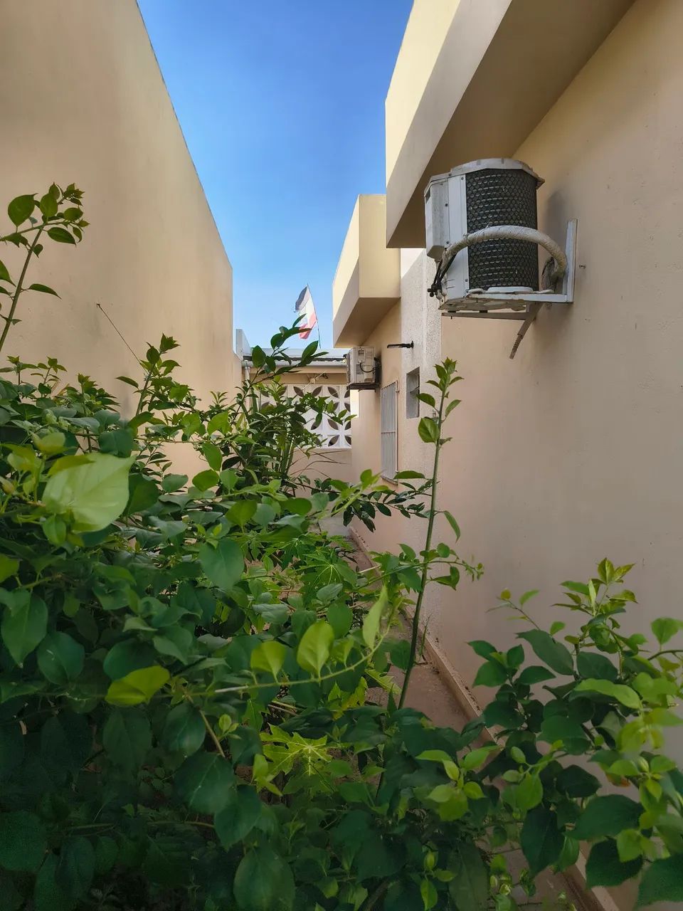 OPORTUNIDADE! REPASSE (CEF) LINDA CASA;  reformada e com Split nos quartos.  - Foto 3