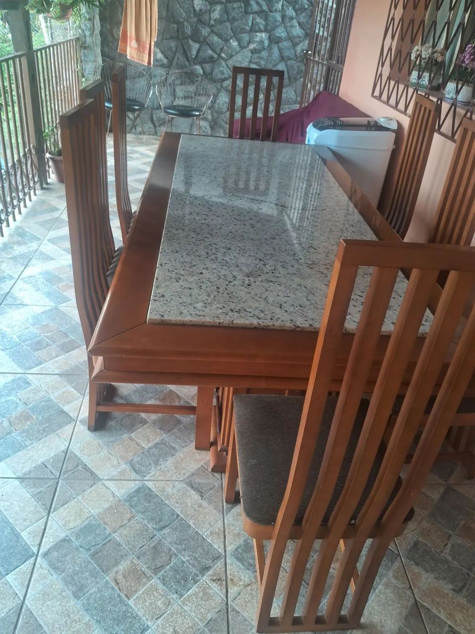 MESA MADEIRA IMBUIA COM 8 CADEIRAS