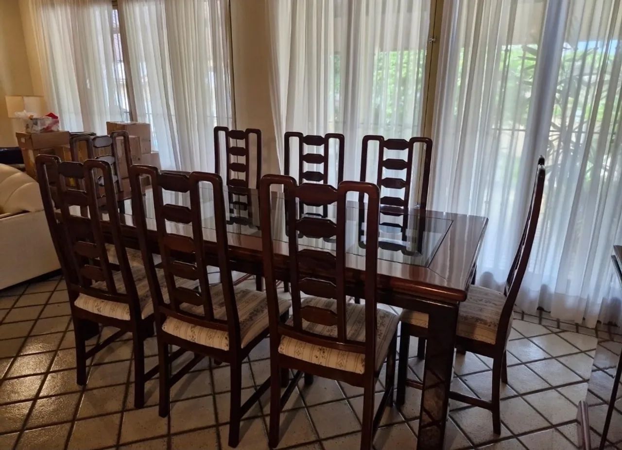 MESA DE JANTAR EM MOGNO MACIÇO COM 8 CADEIRAS
