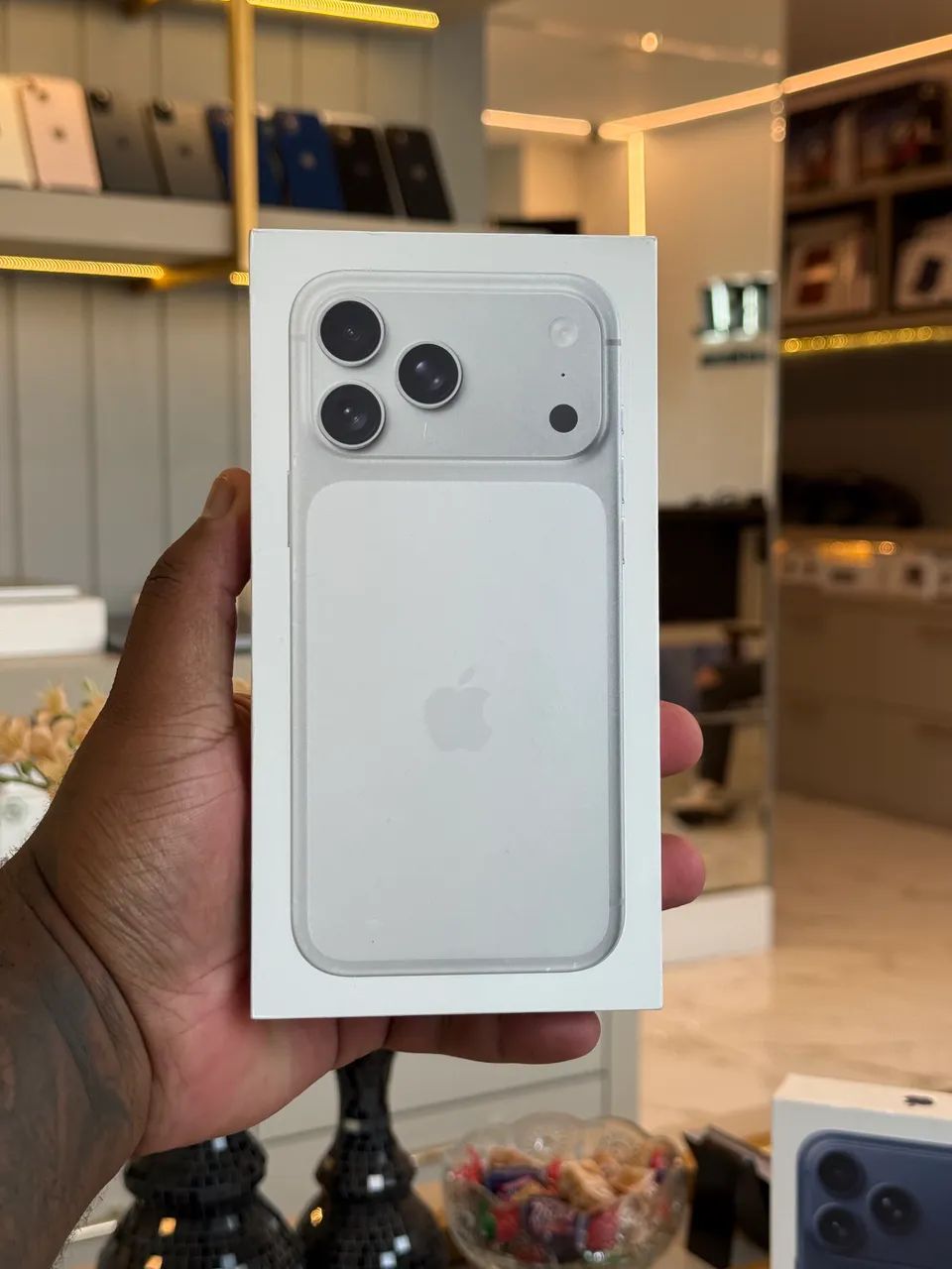 iPhone 17 Pro Max 512GB Azul ou Branco  - Foto 2