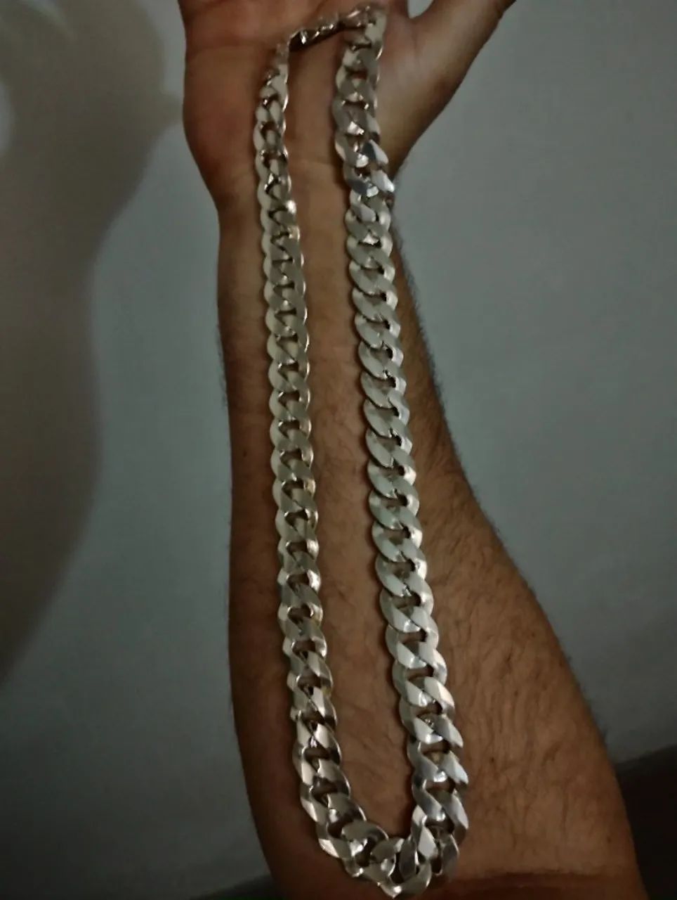 Corrente de prata.