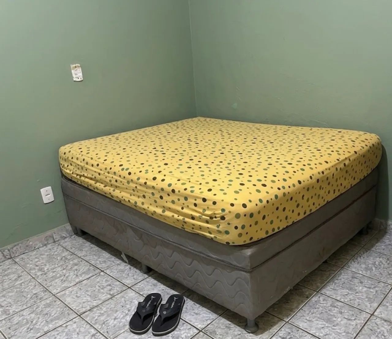 Cama box usada porém conservada 