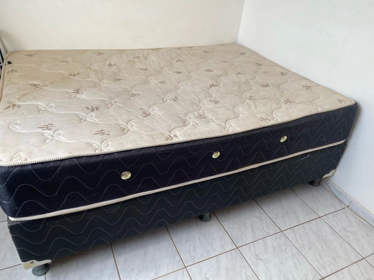 Cama excelente estado! Pra vender logo 