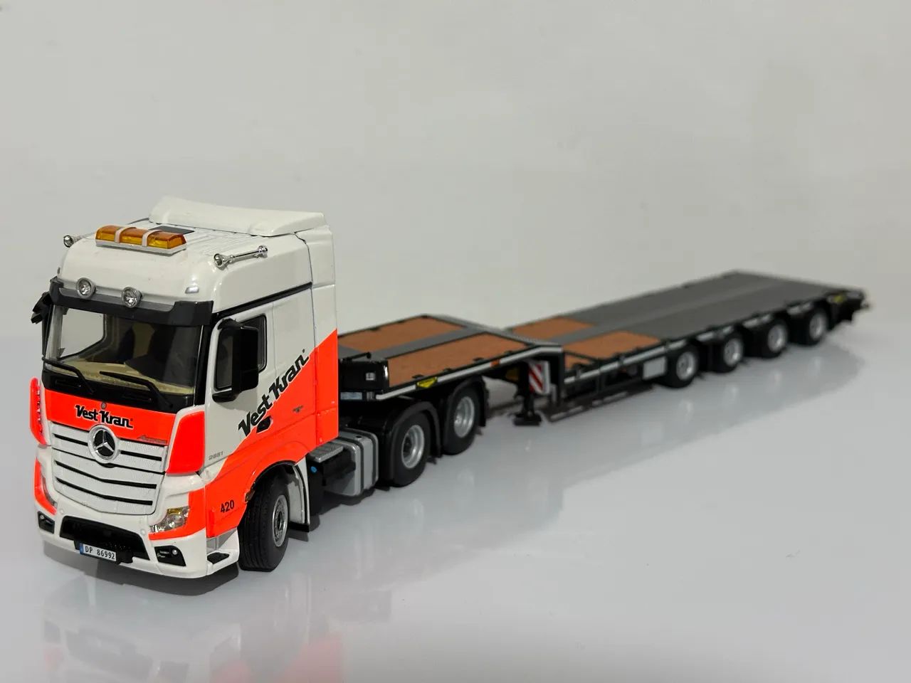 Miniatura wsi Mercedes actros 1/50 com prancha expansiva - Hobbies