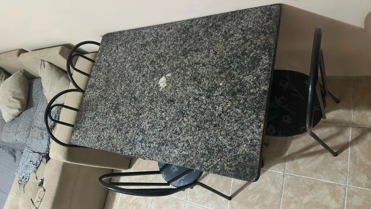 Mesa com 4 cadeiras  - Foto 2