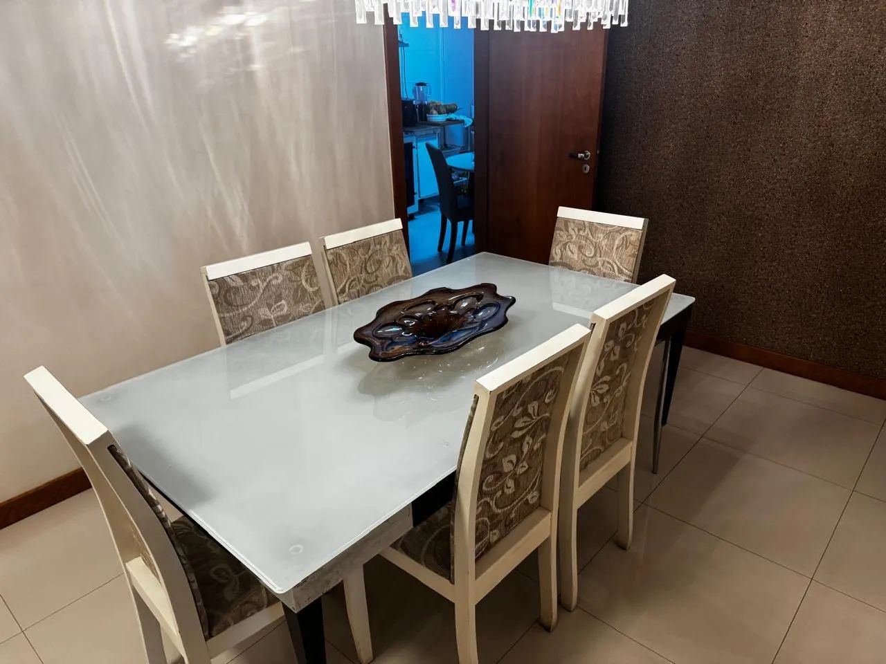 Mesa de Vidro com seis cadeiras