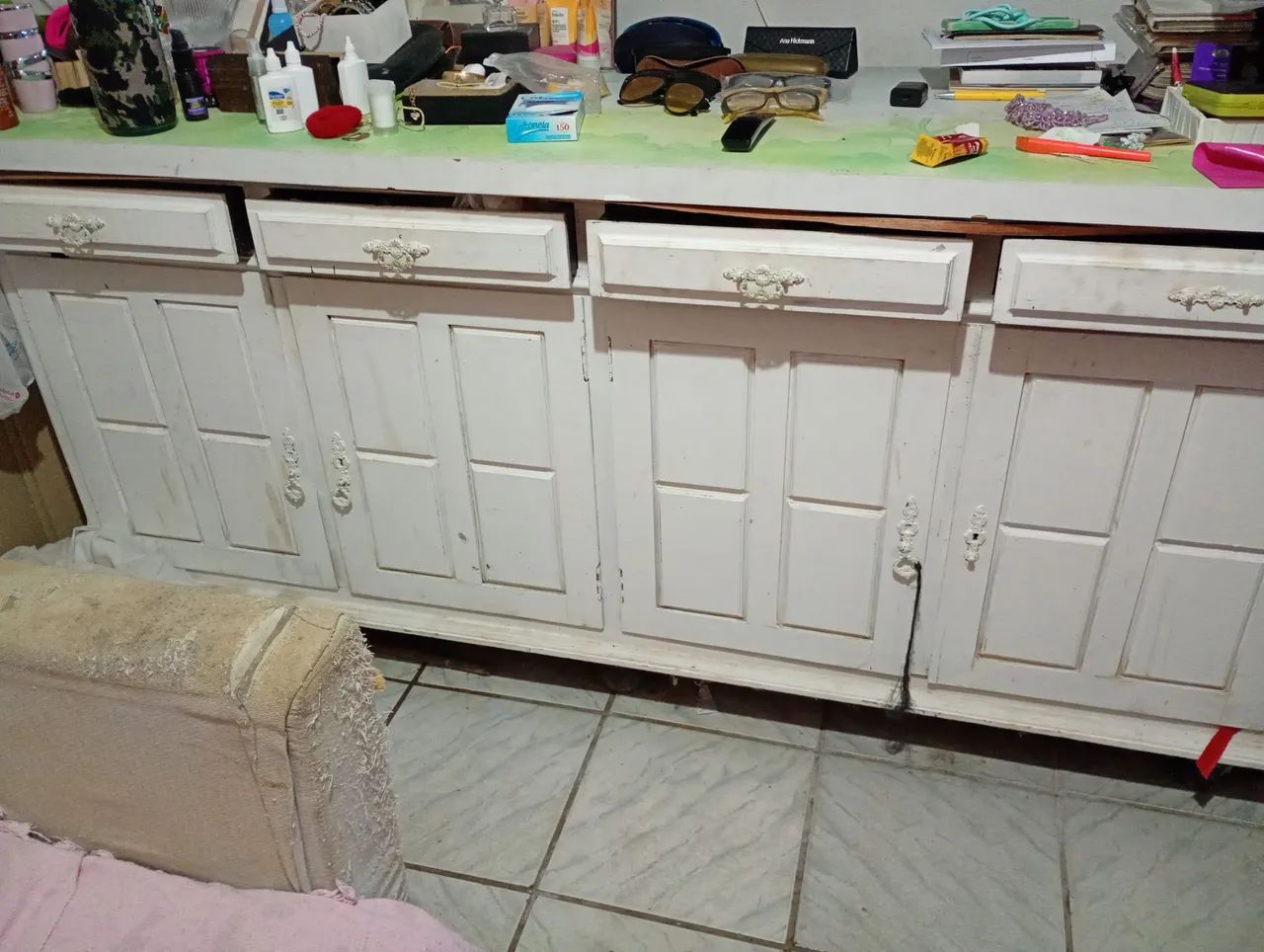 Bufê branco com 4gavetas madeira de lei - Foto 3