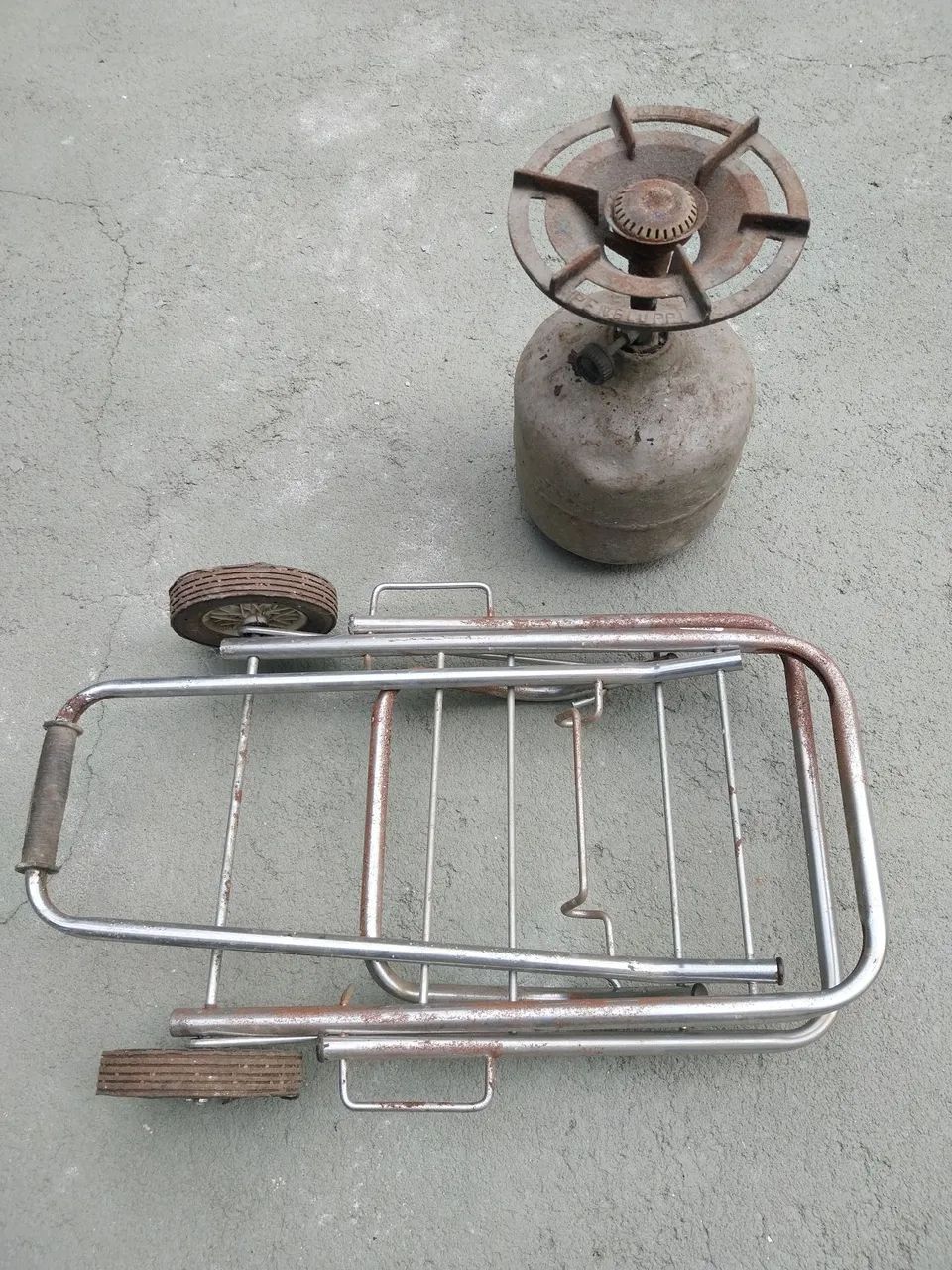 Carrinho, grade de metal e outros - Foto 2