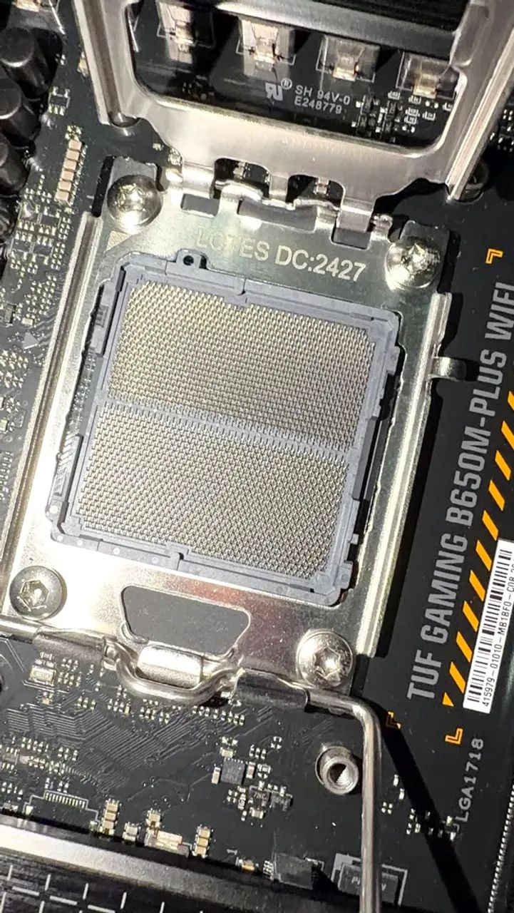 Placa mãe Asus Tuf Gaming B650 plus WiFi  - Foto 2