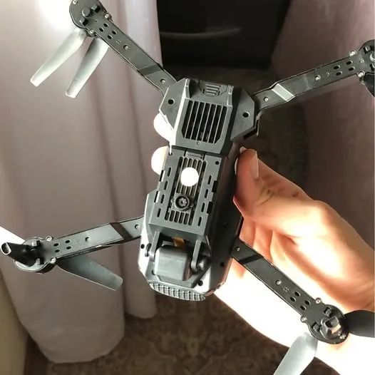 Drone E88 com controle e acessórios - Foto 2