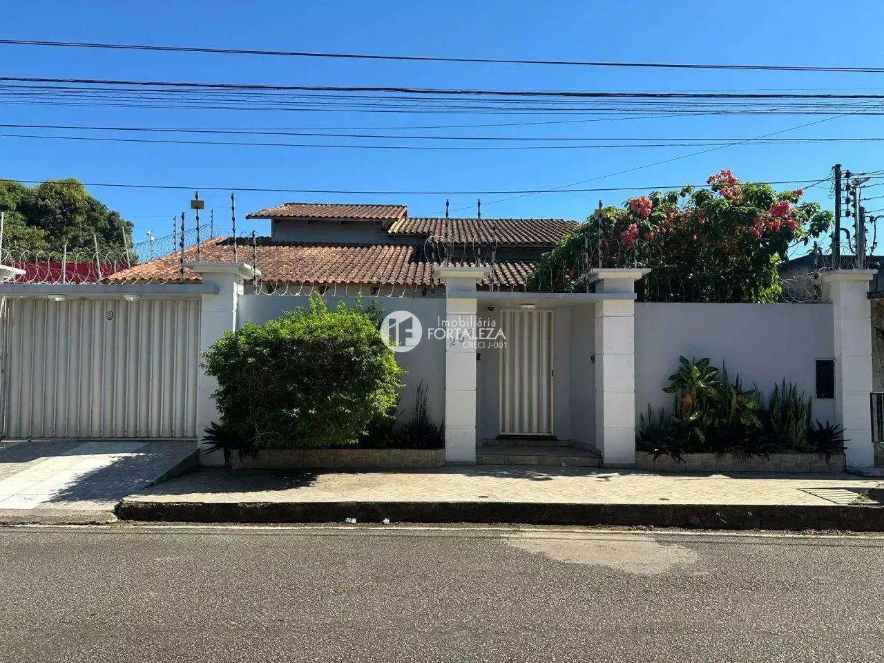 Casa à venda, 3 quartos (sendo 2 suítes), 2 vagas, Bosque - Rio Branco/AC