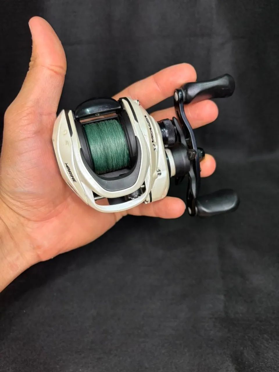 Carretilha de Pesca Venza 8000 Esquerda