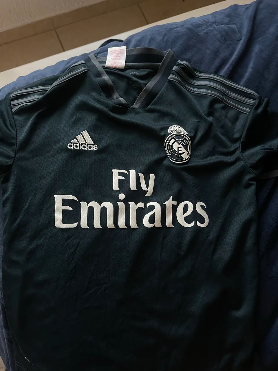 camisa de time oficial da Adidas (Real Madrid com Fly Emirates)  - Foto 2