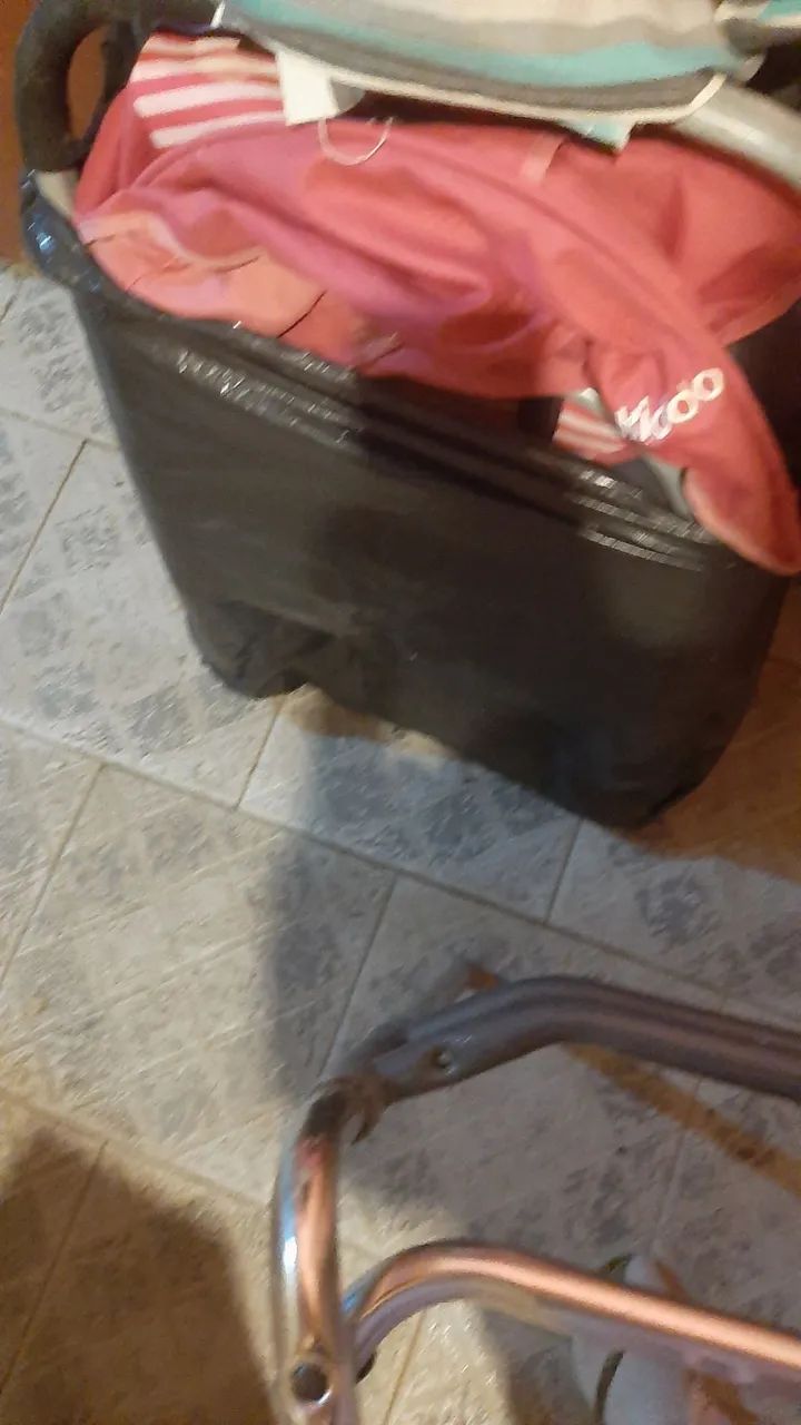 Vendo carrinho de bebe rosa