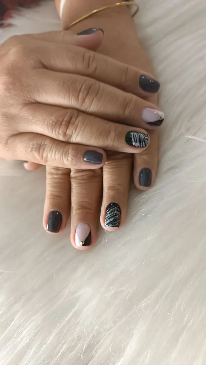 Vaga de manicure e pedicure 