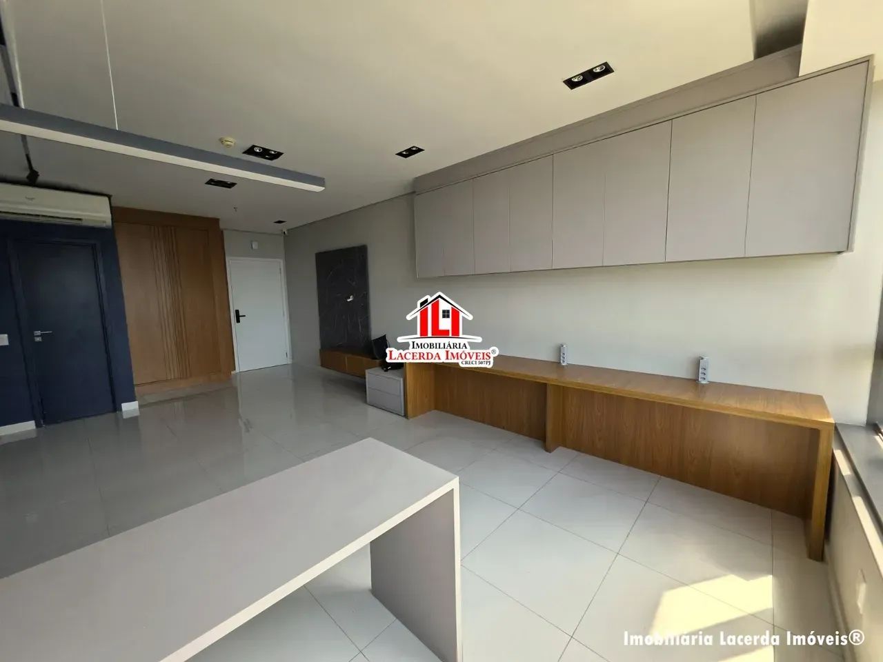 Sala Comercial no Soberane com 35m² reformada, climatizada e modulados - Foto 3