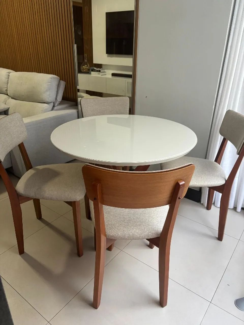 Conjunto Mesa jantar Turim 0,90m com 4 cadeiras linho