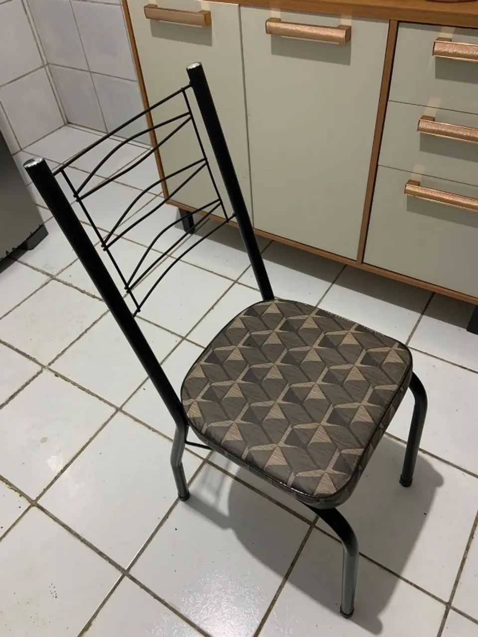 VENDO MESA COM 4 CADEIRAS - SEMINOVA! - Foto 4