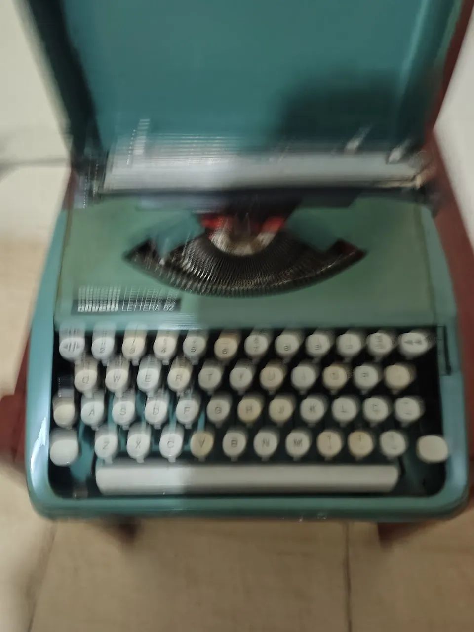 Máquina de datilografia relíquia  - Foto 4